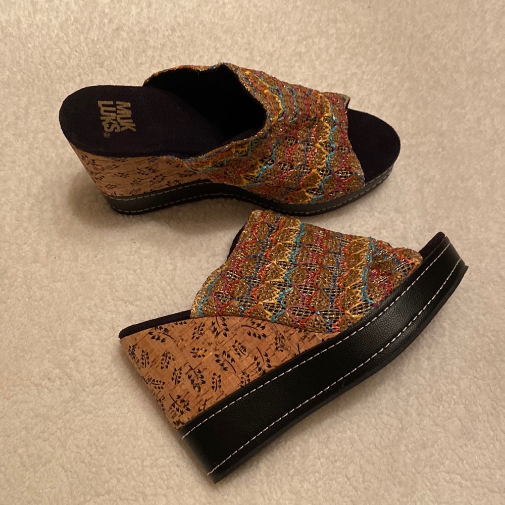 Gorgeous Muk Luks!! Size 10